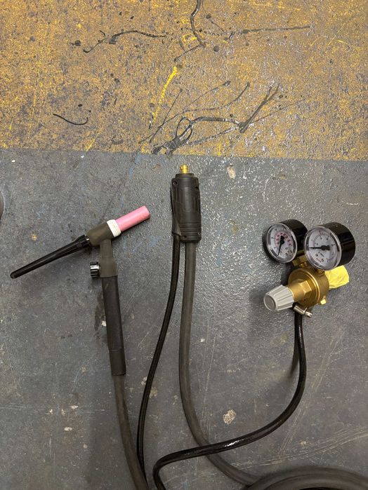 Uchwyt spawalniczy TIG LIFT z zaworkiem 17V butla Argon WTYK MAŁY SK25