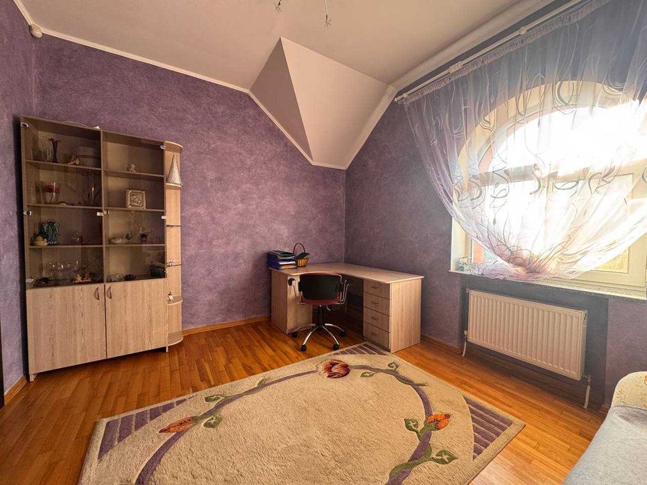 Продаж будинку з басейном. Без %
с.Чайки 
5 км до метро Житомирська