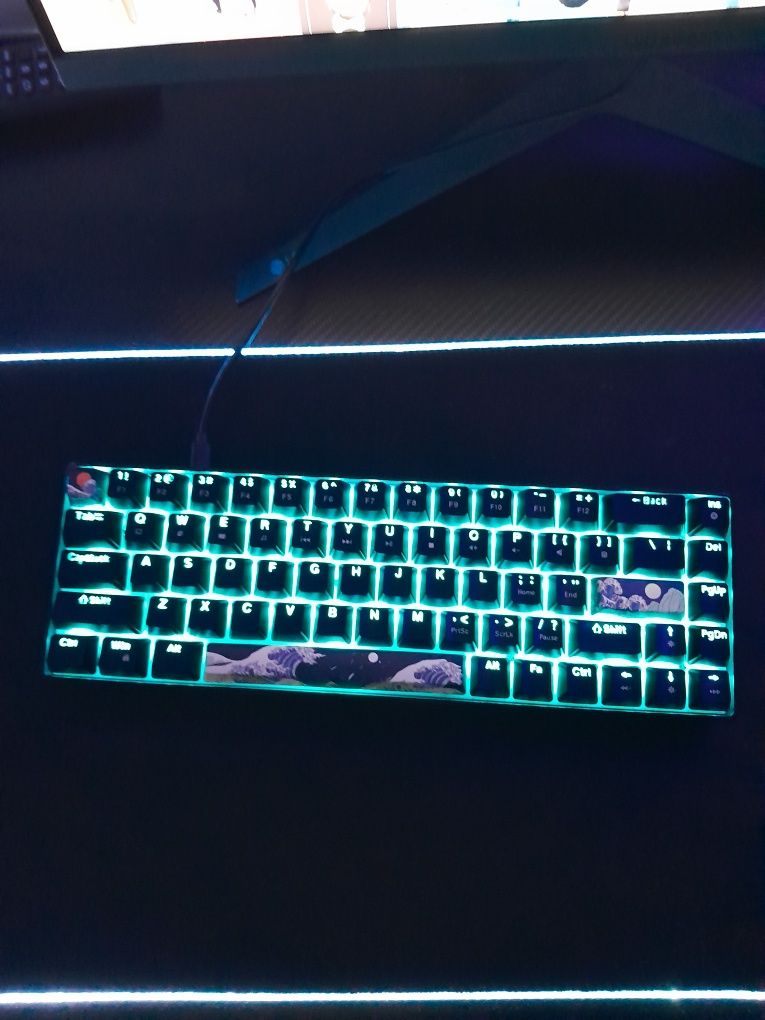 Teclado mecânico 66%