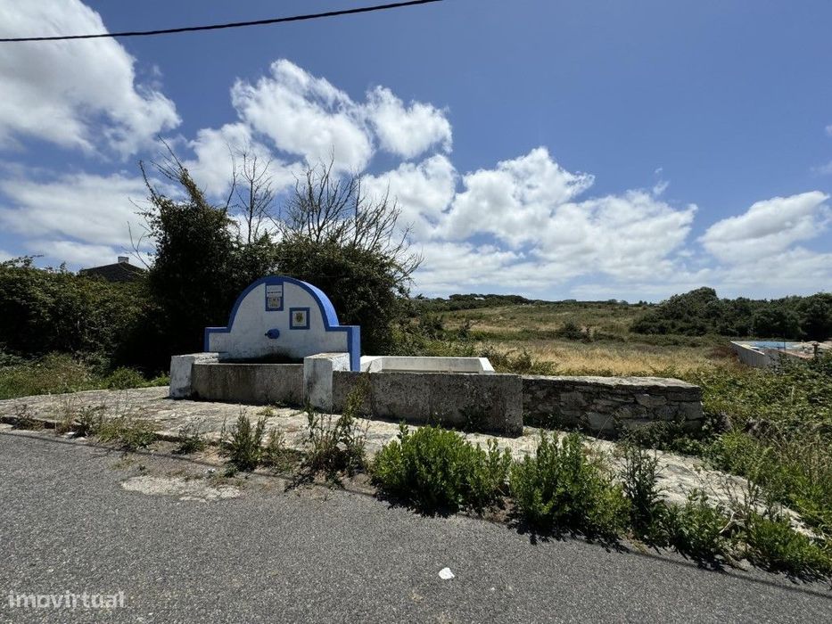 Vende-se Terreno com 800 m2 para construção em São João das Lampas.