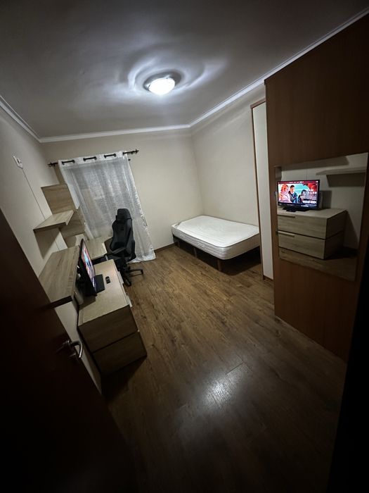 Quarto de solteiro para arrendar LEIA