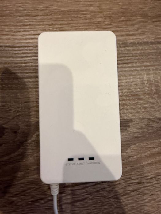 Повербанк для роутера, с аккумуляторами и кабелем разветвителем