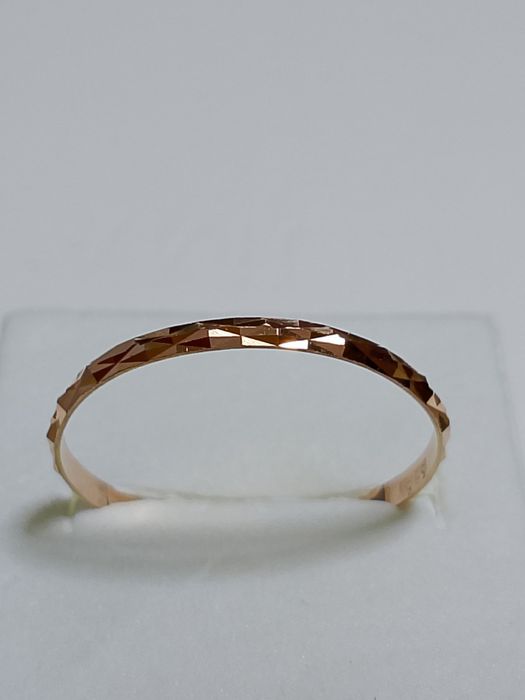 Обручальное кольцо с алмазной гранью 585 пробы. Размер- 22 .