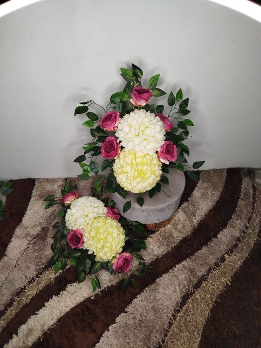 Kompozycja nagrobna kompozycja na cmentarz chryzantema róża