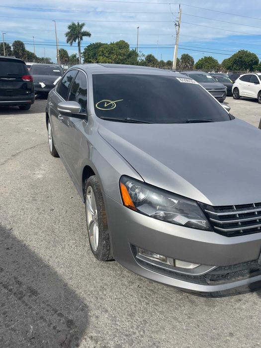 В дорозі VOLKSWAGEN PASSAT SE 2014 фольцваген пасат США фото відправки