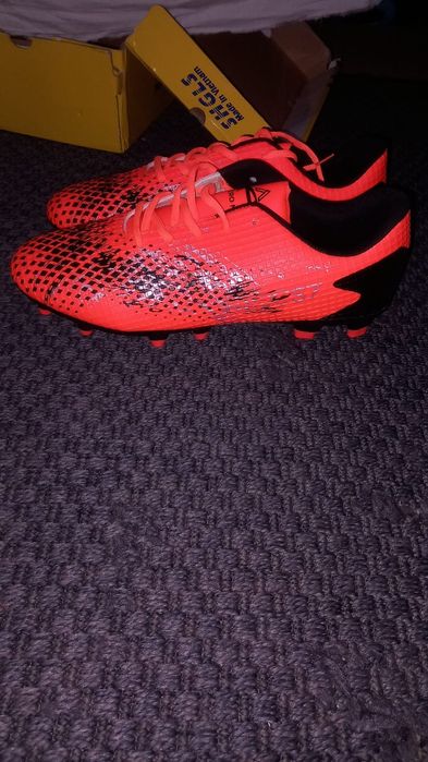 Chuteiras. Tamanho é 44