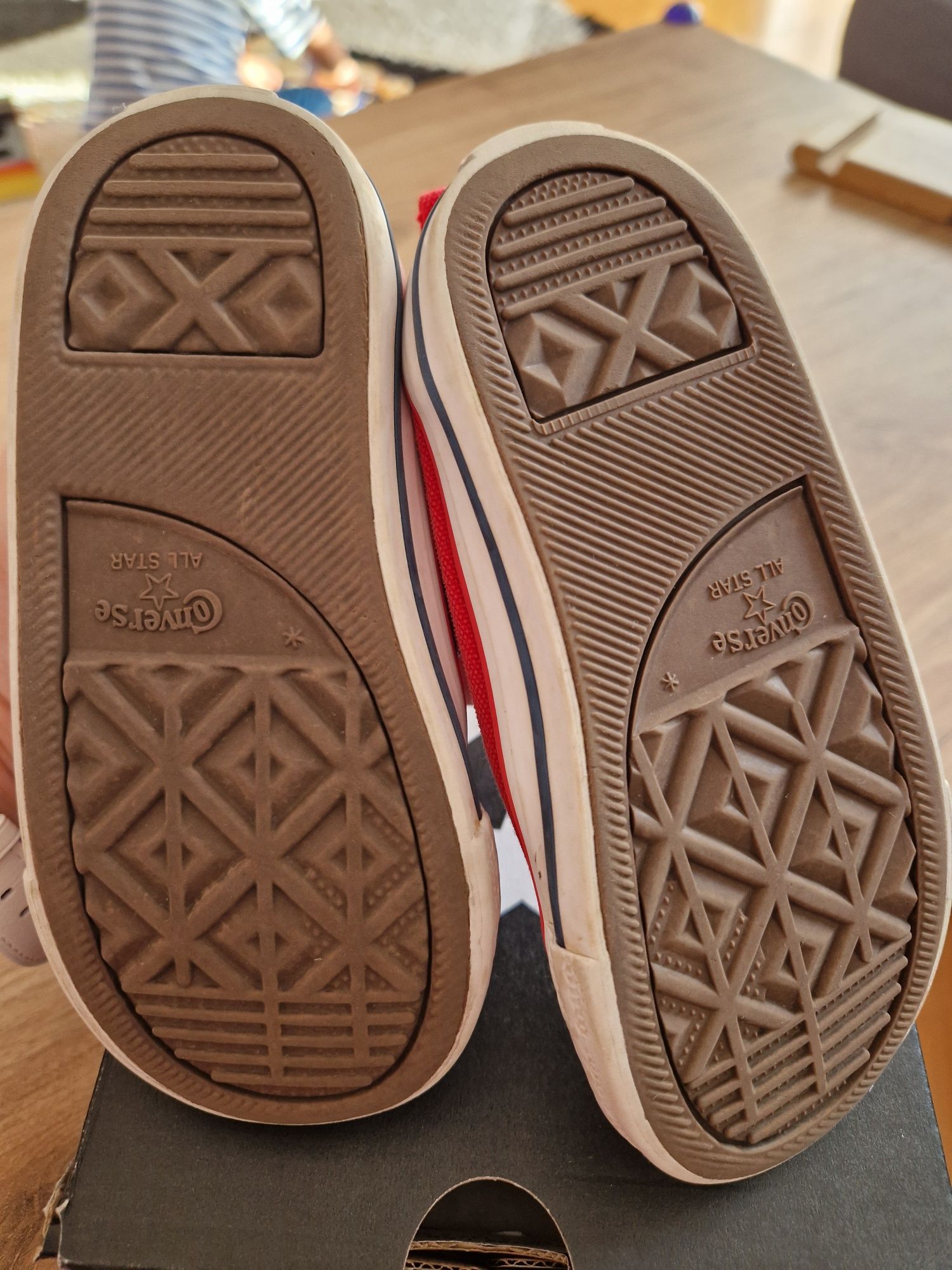 Czerwone trampki converse