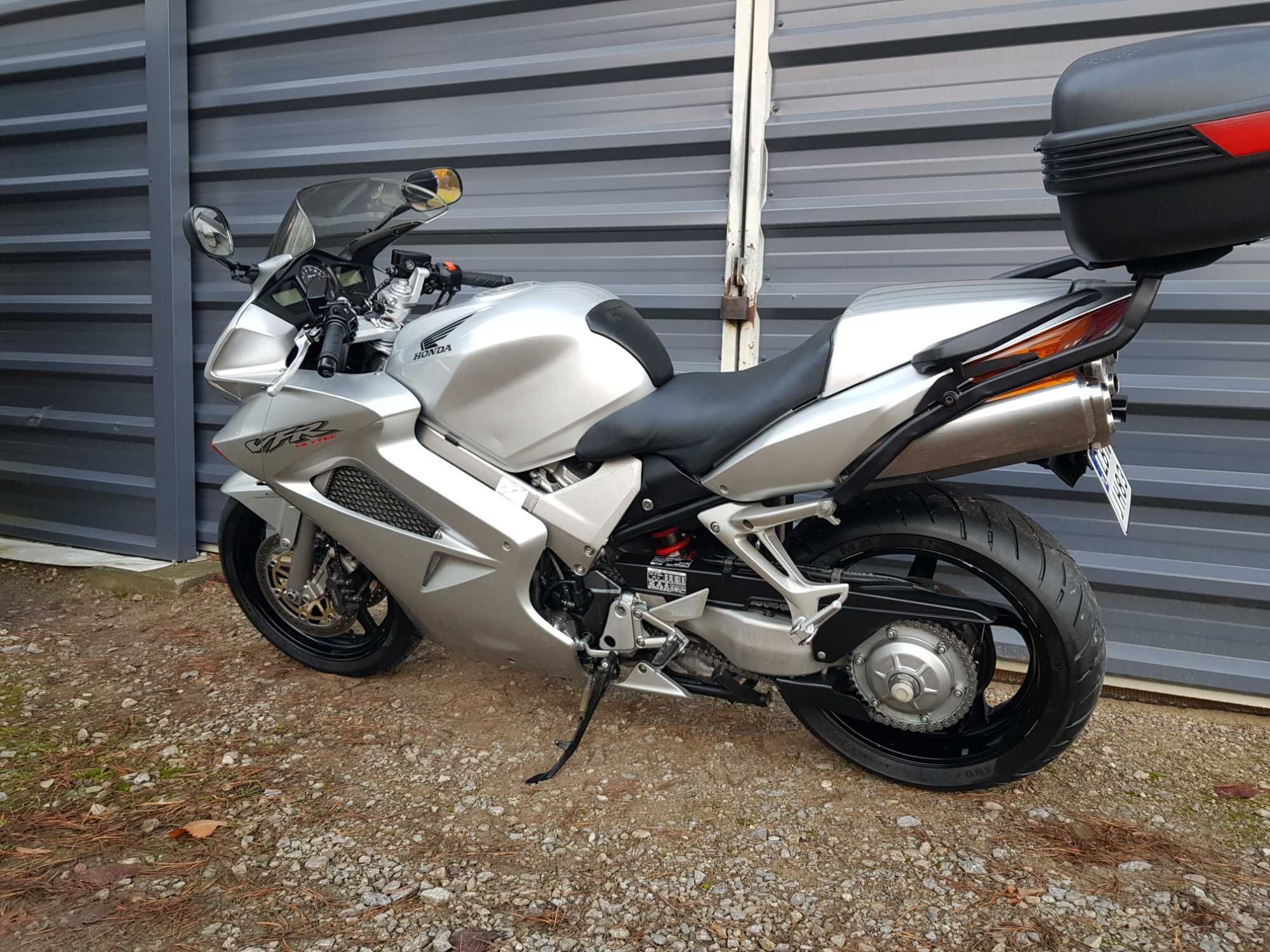 Honda VFR 800 V-Tec 03r RC46 Wtrysk FZS FZ8 GSXF 1250 GSF Bandit CBF