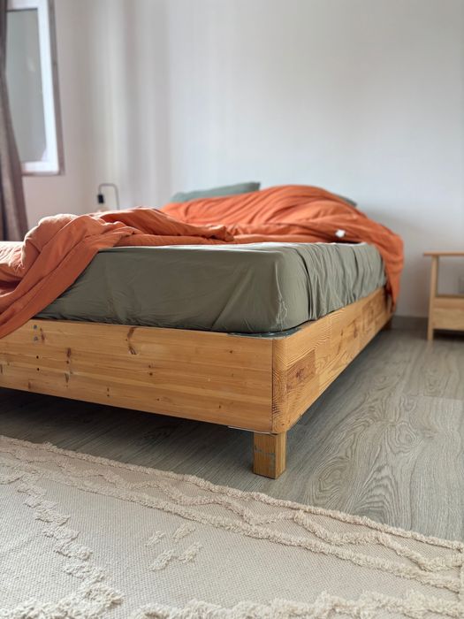 Cama 140 cm -  Estrado + colchão