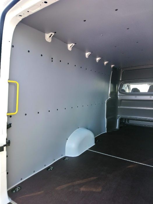 VW Crafter L5H3 Lekka zabudowa paki w samochodzie dostawczym