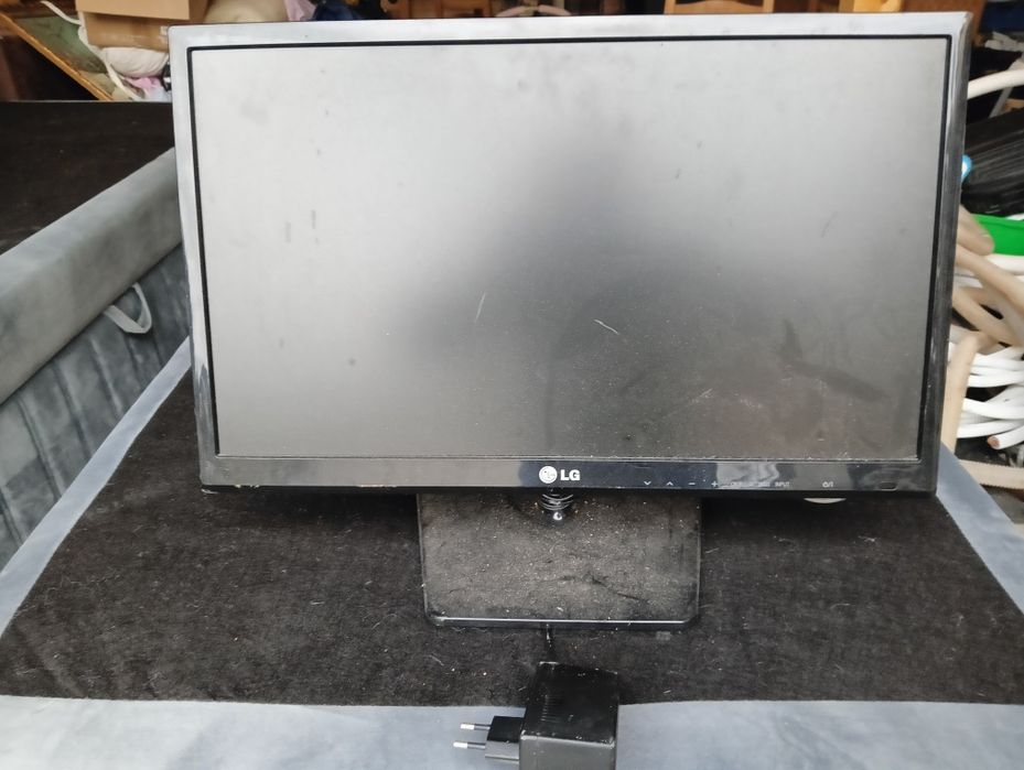 Telewizor 22 całe LG