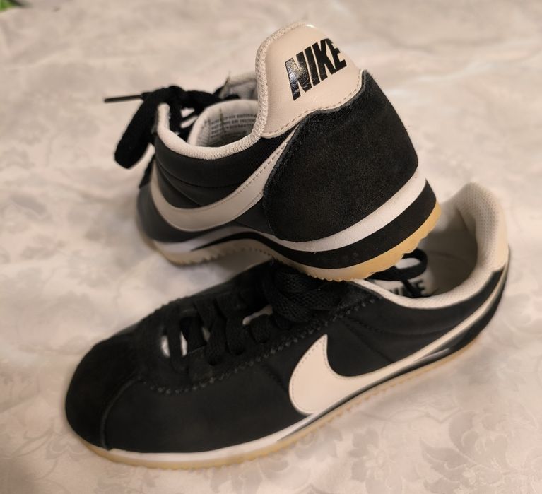 Продам кроссовки NIKE р.35