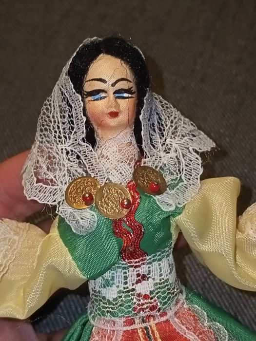 Винтажная кукла ,Греция