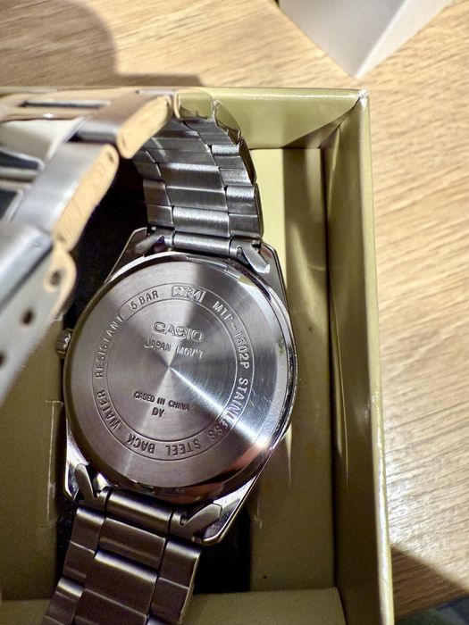 Relógio Casio Timeless - Vermelho