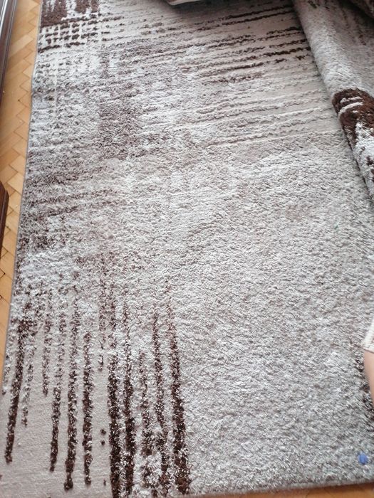 Sprzedam duży dywan 2,40 szeroki 3,30 długości