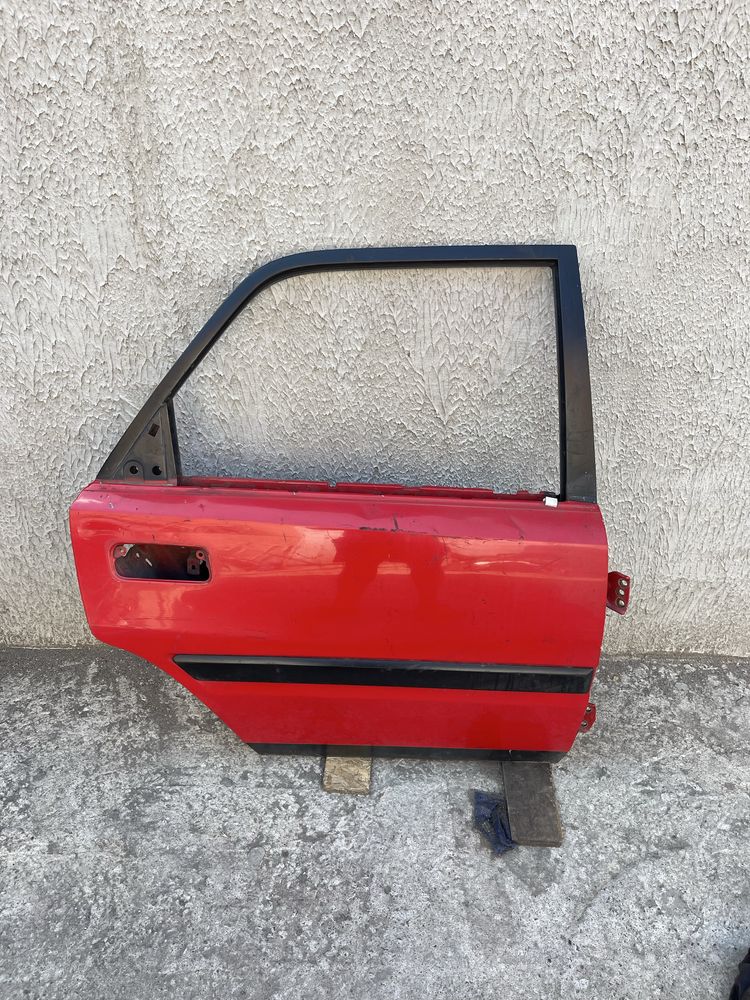 Передні задні дверки Mazda 323 BG