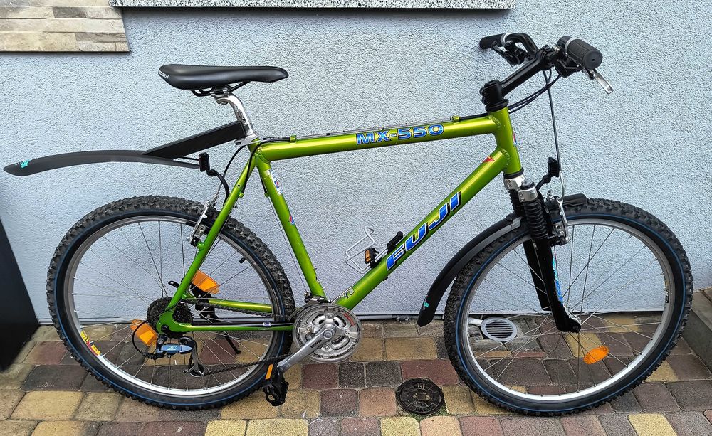 Rower trekkingowy japońskiej marki Fuji