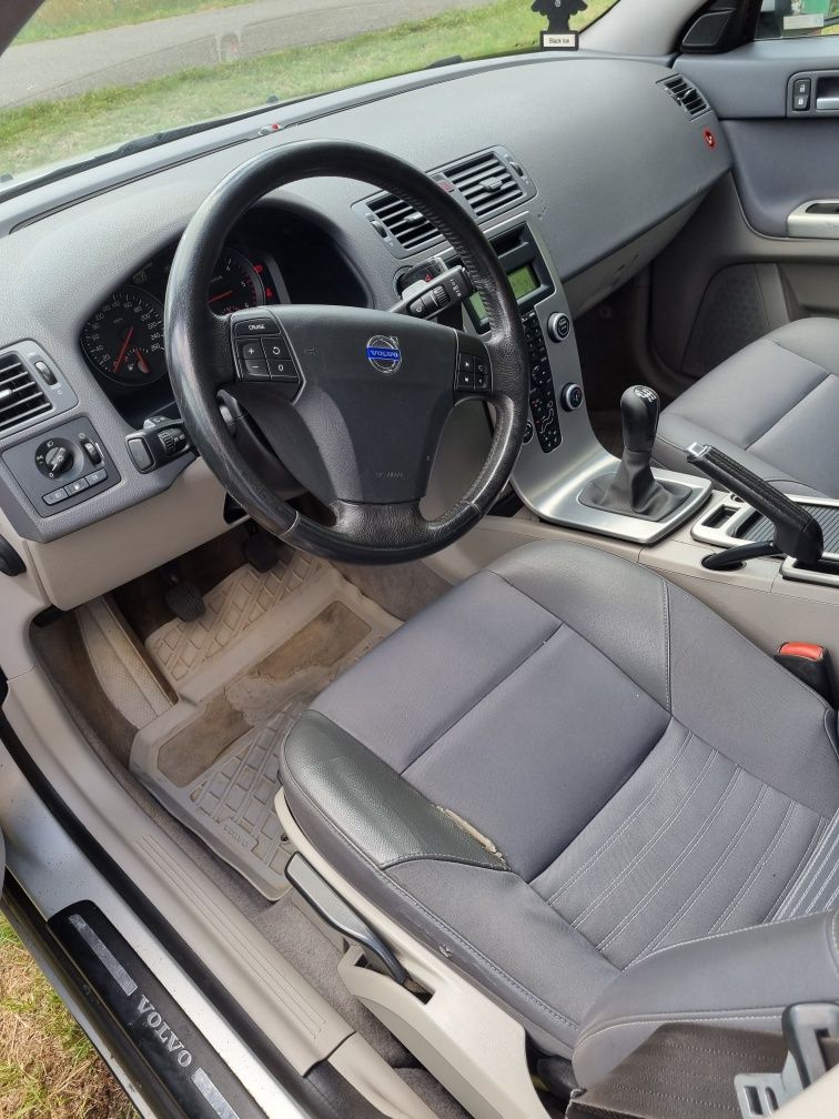 Volvo V 50 2.0 dizel sprowadzone ze Szwecji ,zarejestrowany