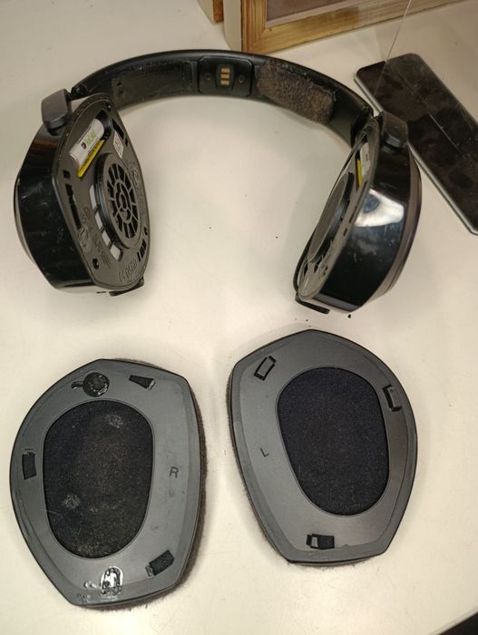 Słuchawki bezprzewodowe SENNHEISER RS 175 ze stacją zasięg 100m