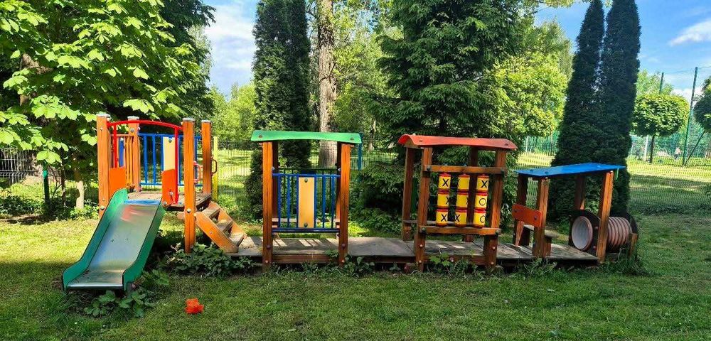 Cały zestaw placu zabaw z certyfikatem,