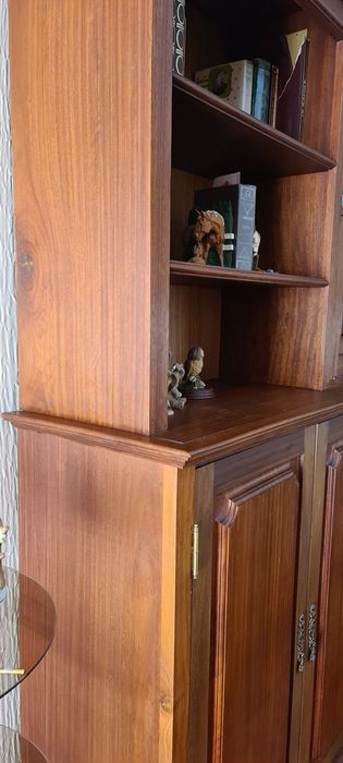 Estante para livros ou não.