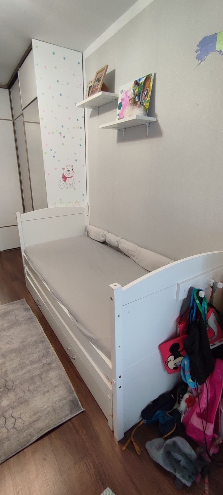 Łóżko dziecięce z dodatkowym łóżkiem i wysuwana szuflada