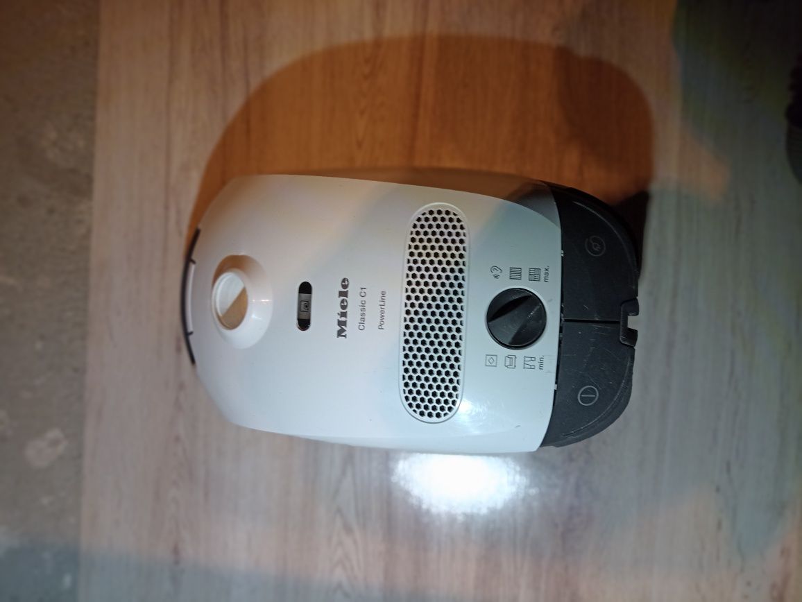 Odkurzacz miele classic C1 800w