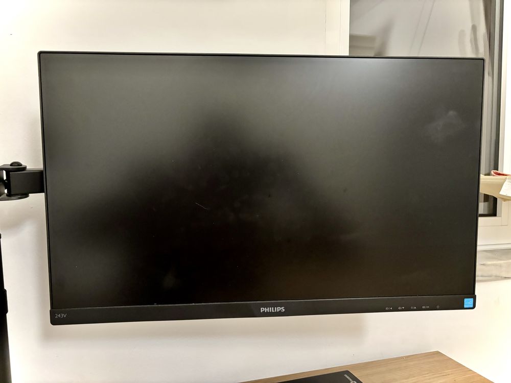 Vendo dois monitores Lenovo E23 e Philips 243V + dual arm