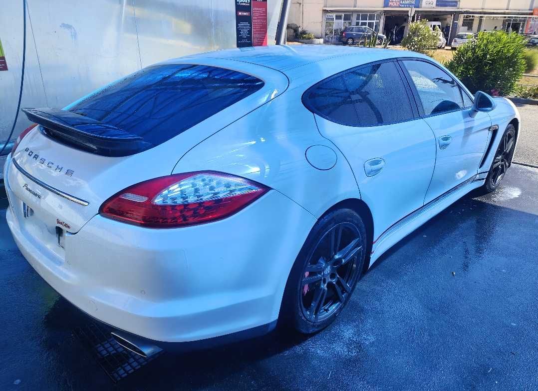 Porsche Panamera Black Edition