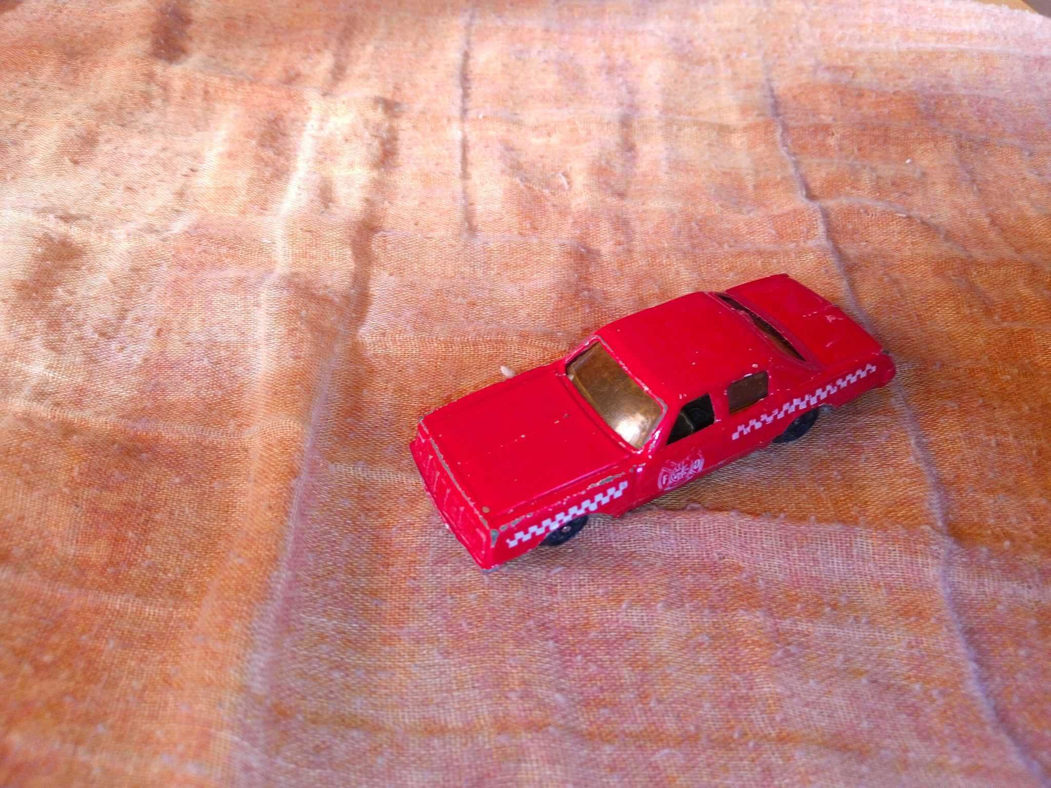 Samochód samochodzik auto autko zabawka model mały samochodzik 7cm
