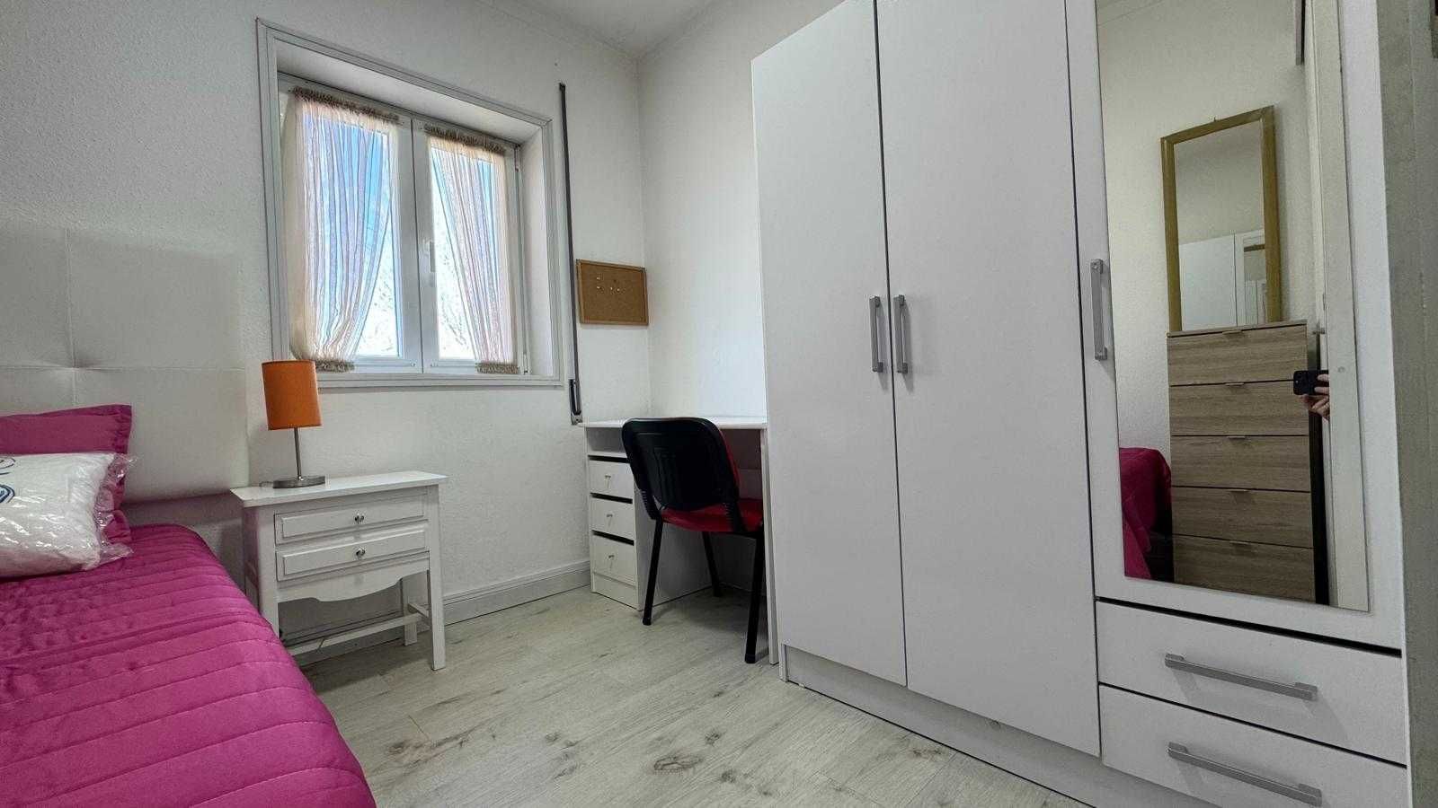 Quarto individual bem localizado para aluna universitária-só Raparigas