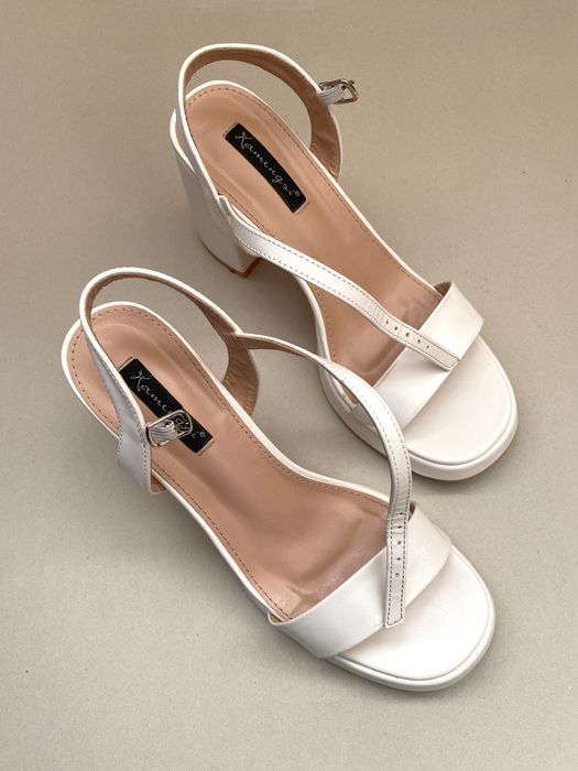 Білі босоніжки на підборах, 39 розмір