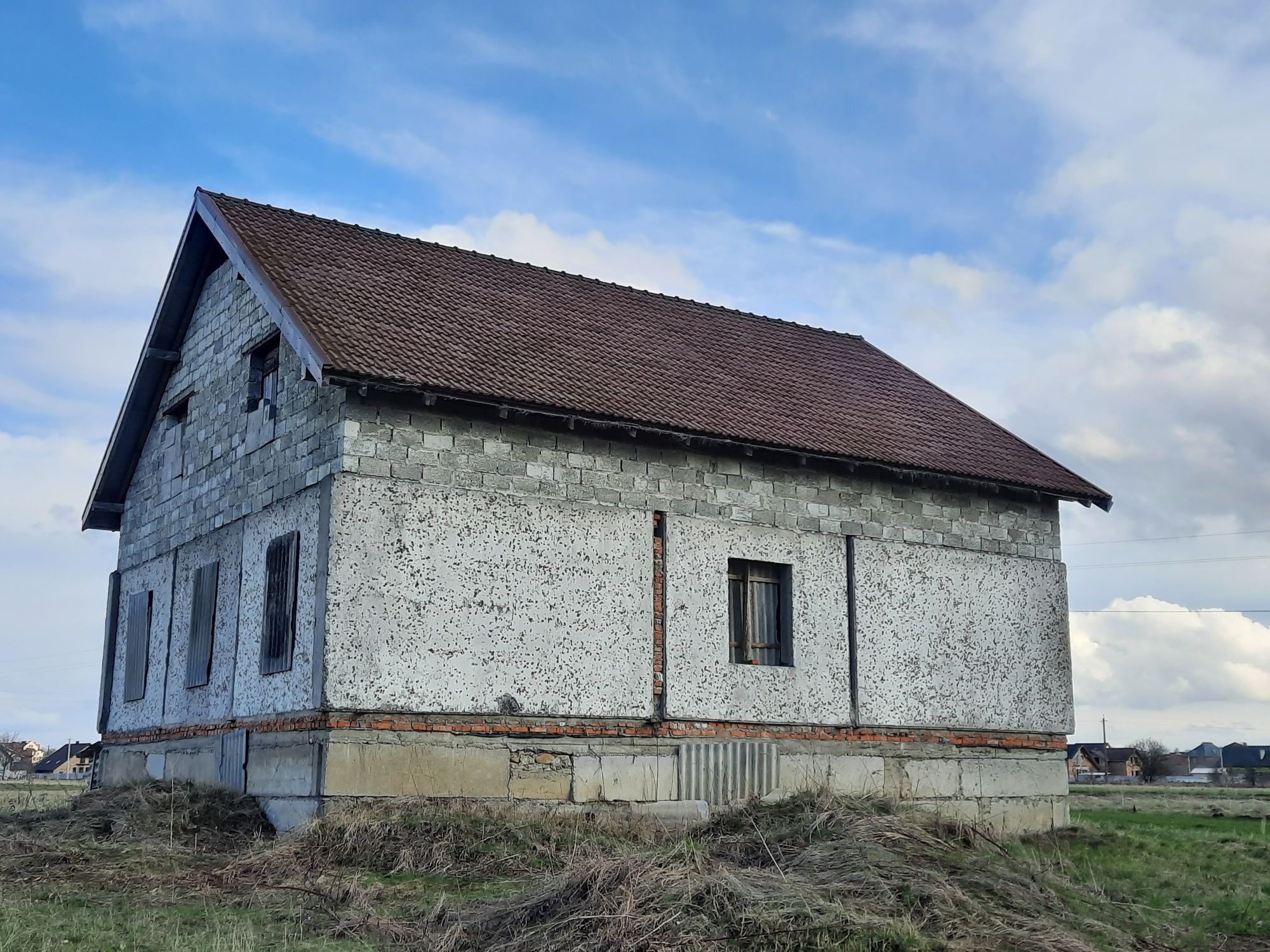 Продам будинок та земельну ділянку