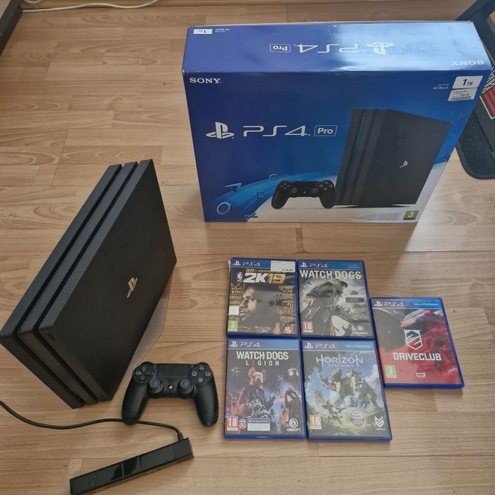 Konsola playstation 4 pro 1 tb + 5 gier
