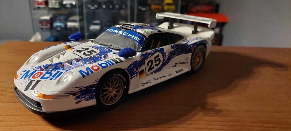 Model 1:18 Porsche 911 GT1 Anson