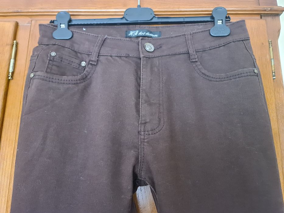 Calças castanhas com elastano