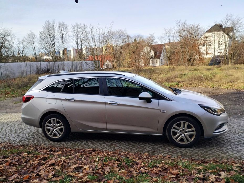 Astra K 1,4 turbo bogate wyposażenie autoryzowany serwis do końca