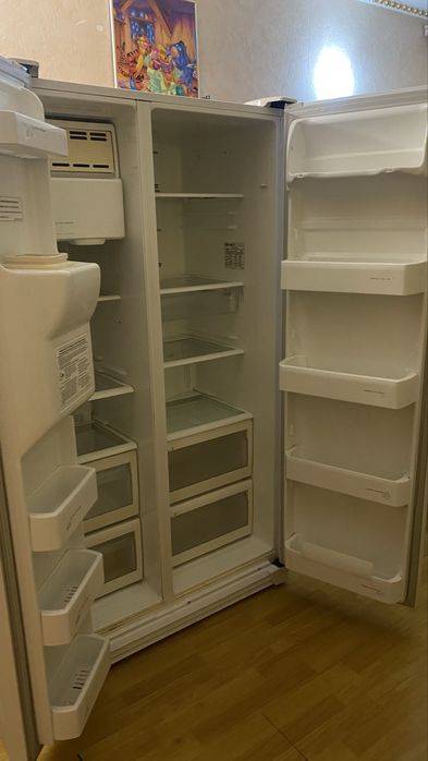 Продам холодильниу самсунг сайд бай сайд