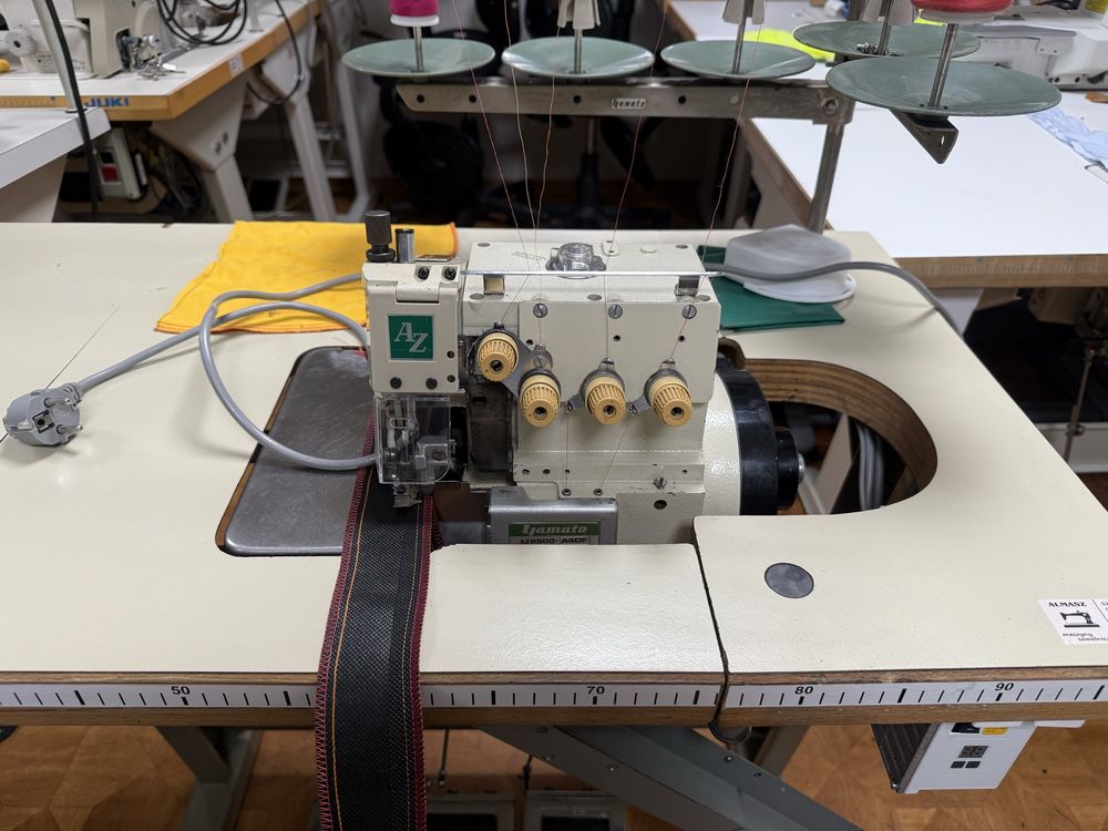 Overlock Yamato AZ-8500 (JUKI SIRUBA) 5 nitkowy Servo 230V