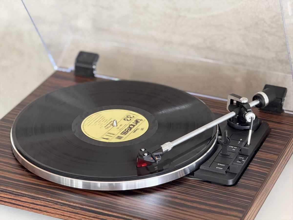 Gramofon Rekkord Audio F400, gramofon w pełni automatyczny