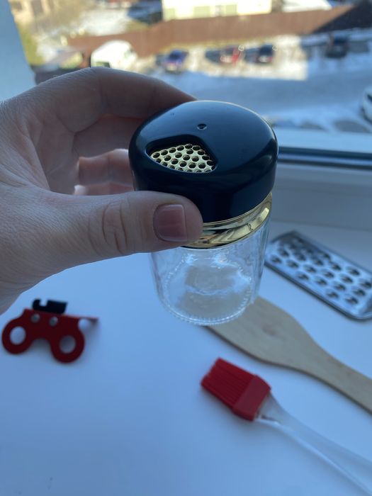 Приладдя для кухні прибори