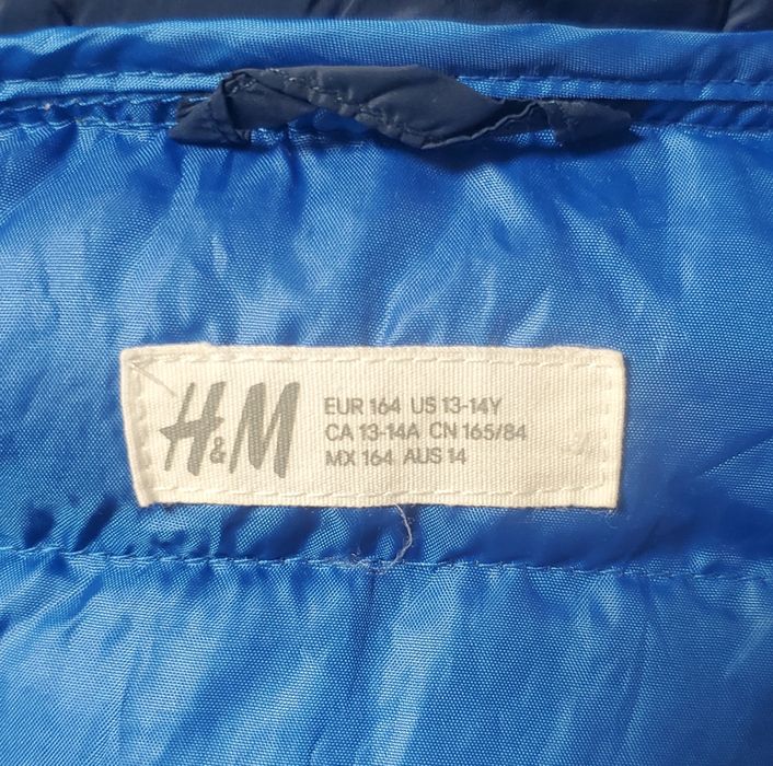 Продаю синій пуховик H&M осінь-весна. Зріст 164.
На хлопчика 12-13 р