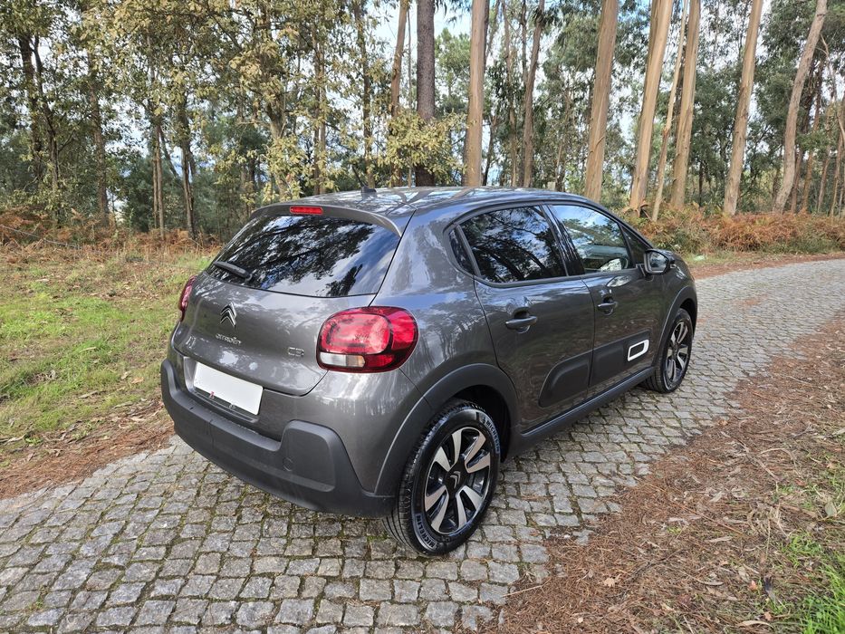 Carro como novo revisado esse mês . Com garantia da marca até 2027