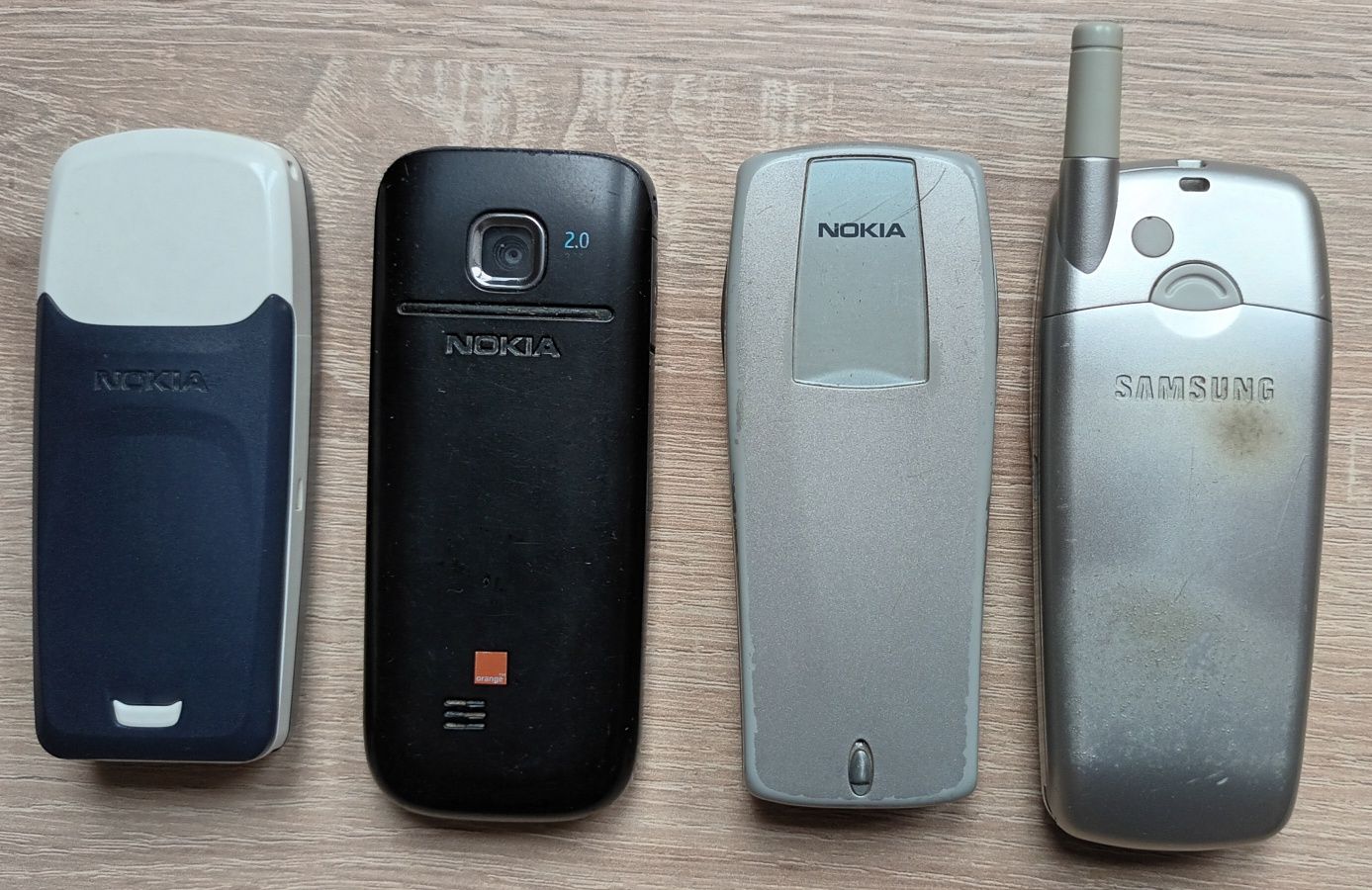 NOKIA SAMSUNG telefony komórkowe 4 sz. ładowarki etui