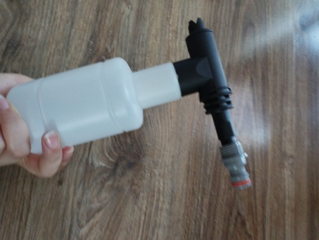 Pojemnik na środek chemiczny