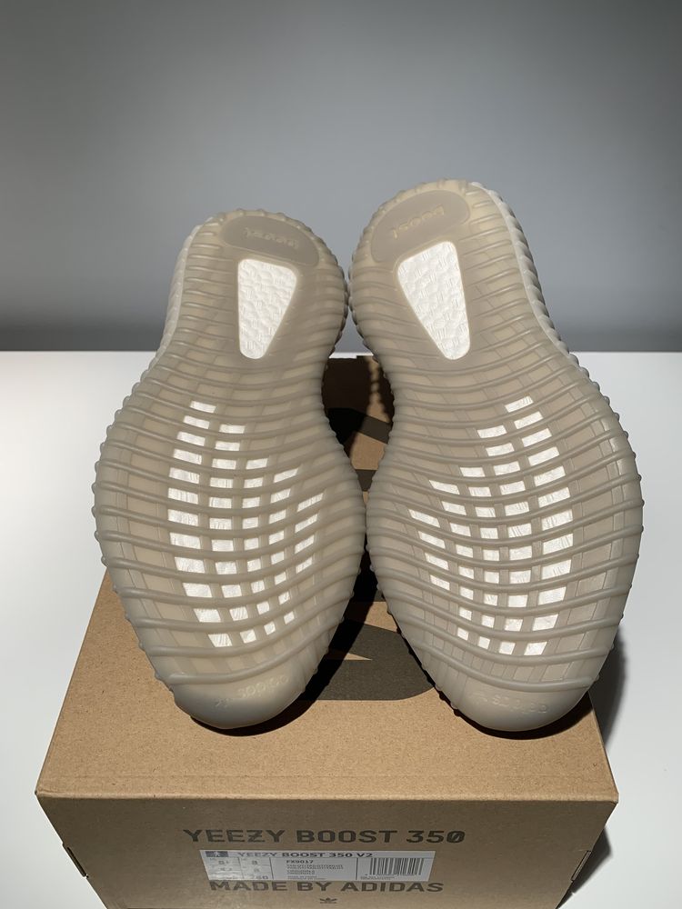 Adidas Yeezy Tail Light 42 EU / 8.5 US