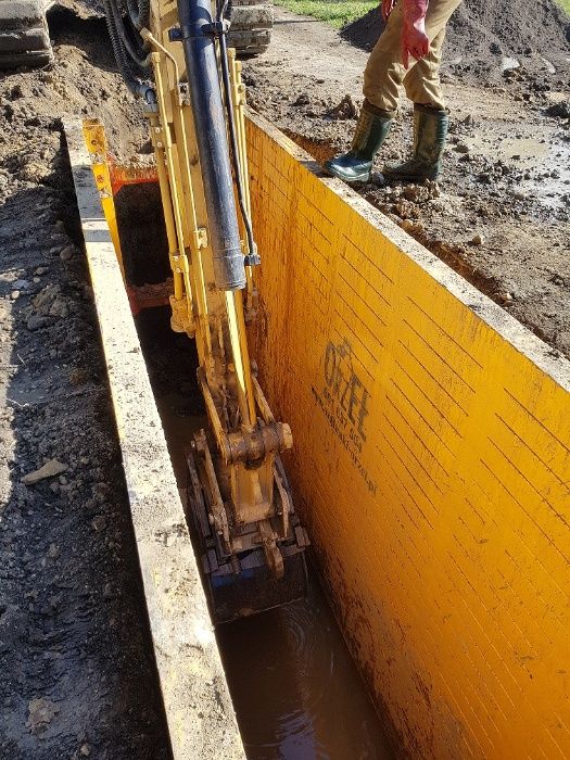 Szalunek do wykopu długość 4,5m podwójna krawędź tnąca