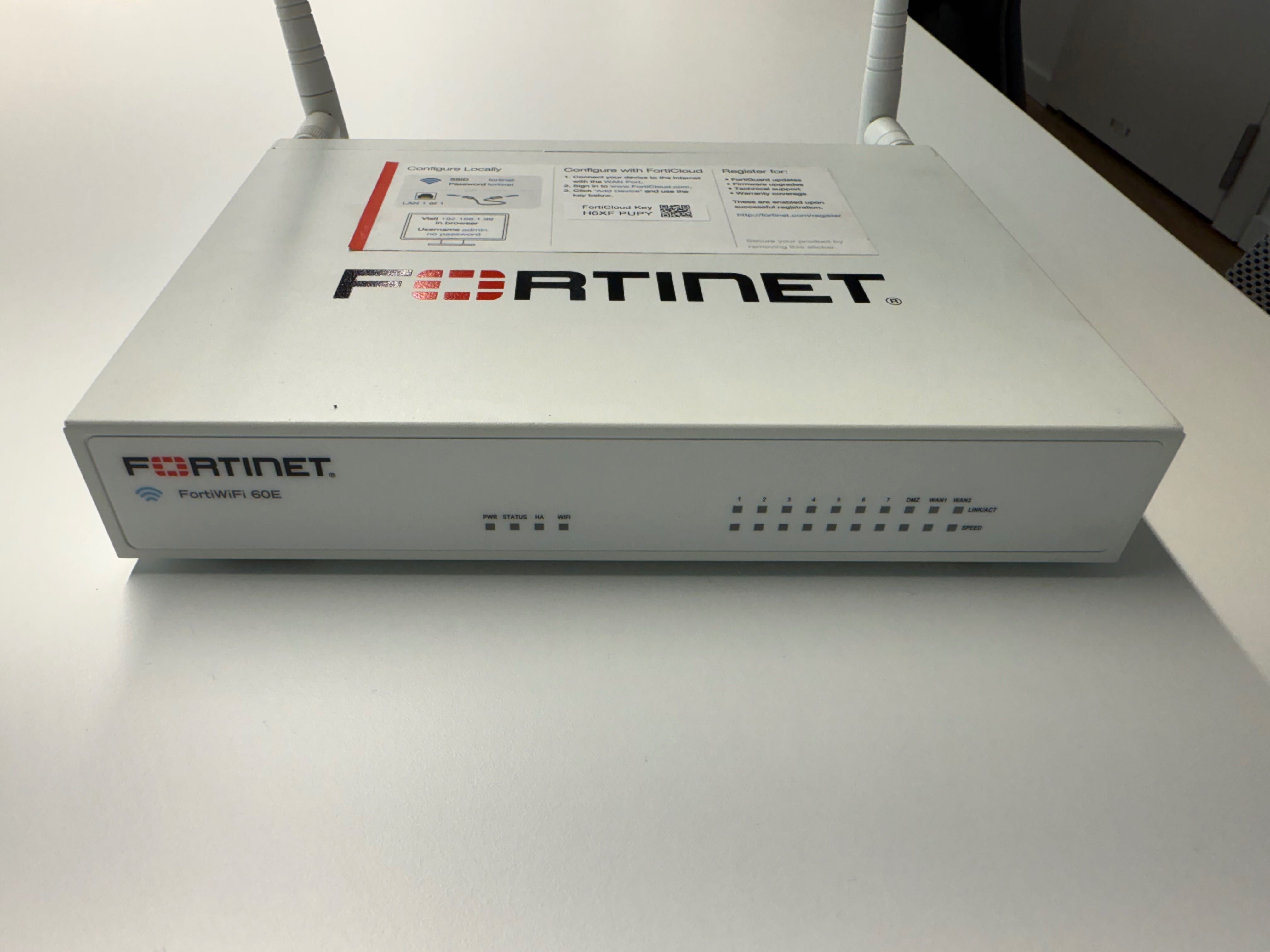 Kit Fortinet FortiWiFi‑60E + 2 Access Points FortiAP 221E