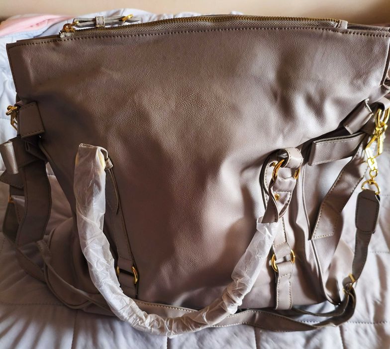 Mala cinzenta espaçosa, nova