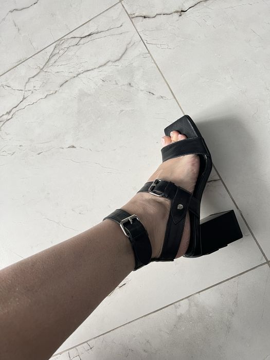 Босоніжки на  стійкому каблуку, Vitto Rossi,pозмір 37,практично нові